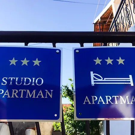 Apartments Frutula *